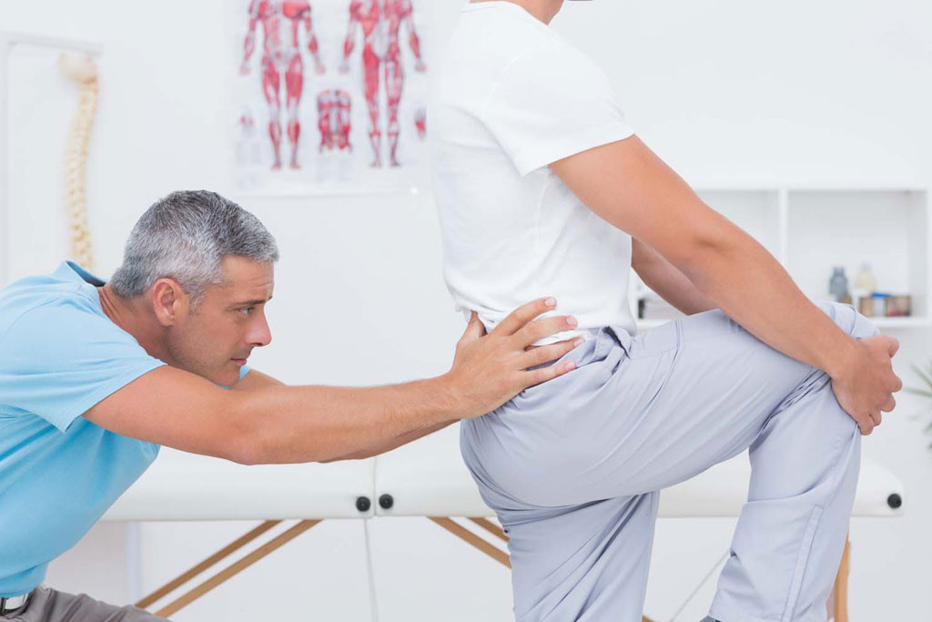 Cách massage lưng để giảm mệt mỏi, đau bên trong