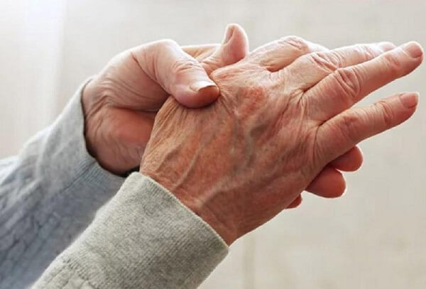 Nguyên nhân gây chứng khớp ngón tay ở người cao tuổi